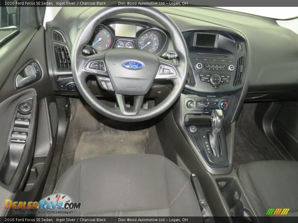 2016 Ford Focus SE Sedan Ingot Silver / Charcoal Black Photo #35