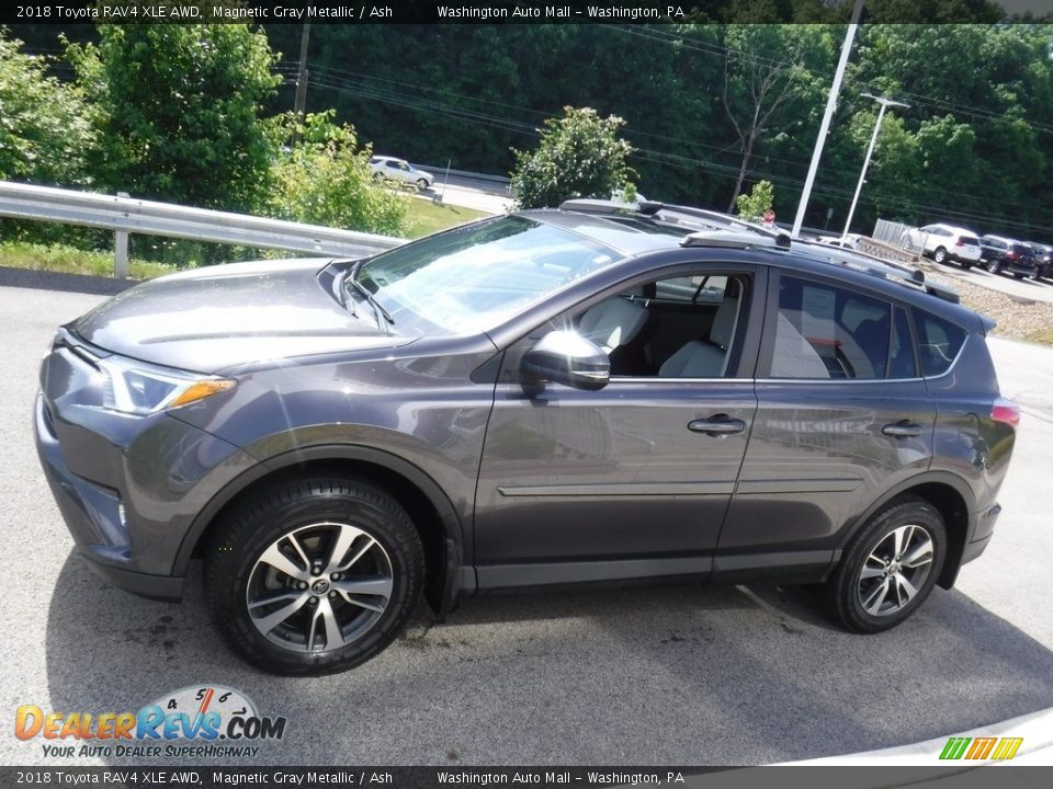 2018 Toyota RAV4 XLE AWD Magnetic Gray Metallic / Ash Photo #7