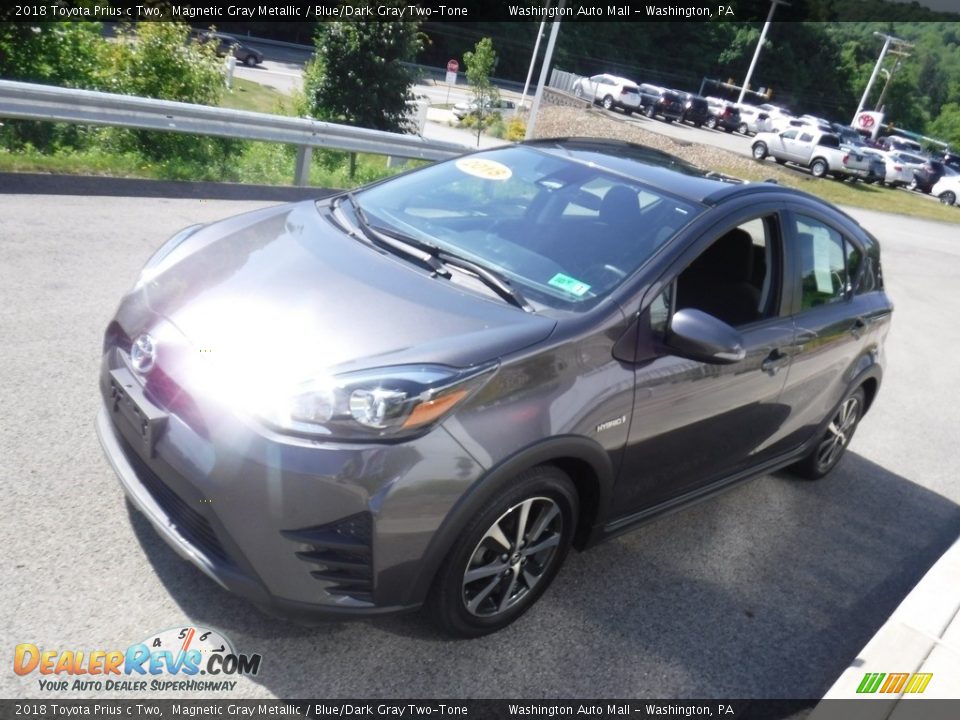 2018 Toyota Prius c Two Magnetic Gray Metallic / Blue/Dark Gray Two-Tone Photo #5