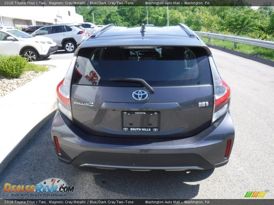 2018 Toyota Prius c Two Magnetic Gray Metallic / Blue/Dark Gray Two-Tone Photo #7