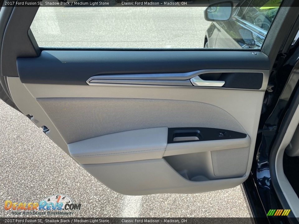 2017 Ford Fusion SE Shadow Black / Medium Light Stone Photo #10