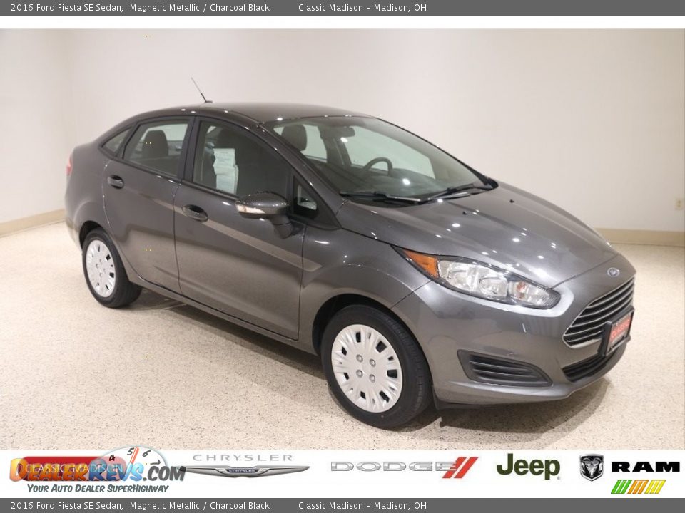 2016 Ford Fiesta SE Sedan Magnetic Metallic / Charcoal Black Photo #1