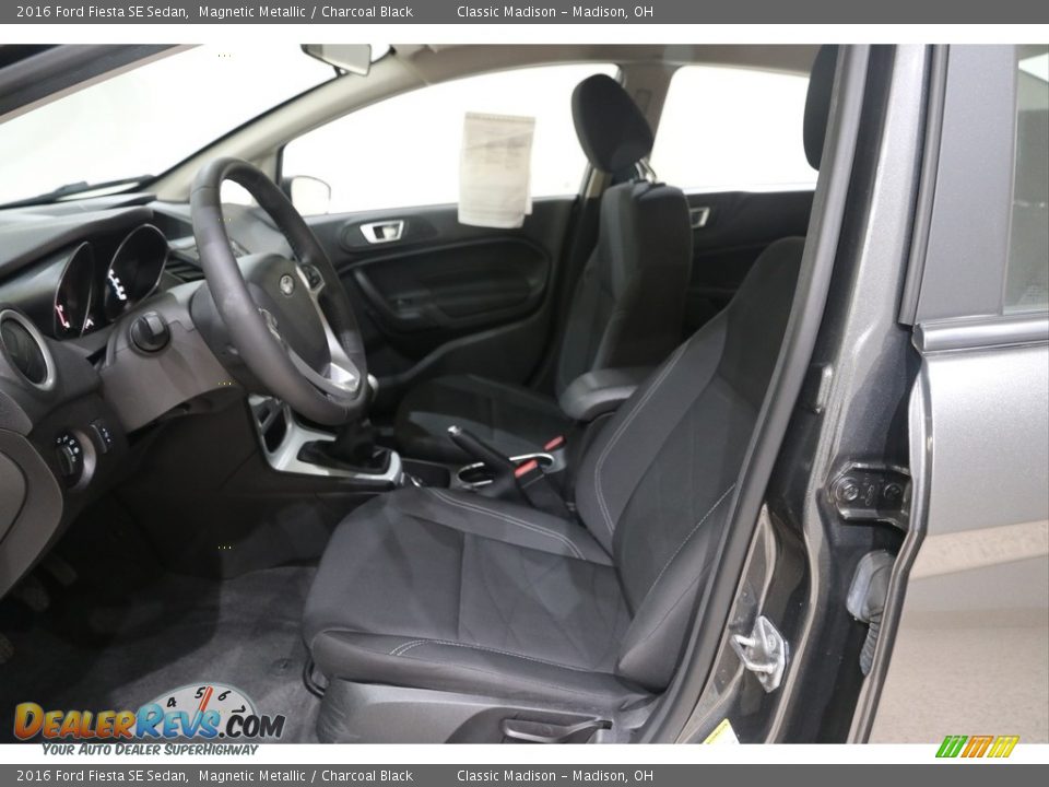 2016 Ford Fiesta SE Sedan Magnetic Metallic / Charcoal Black Photo #6