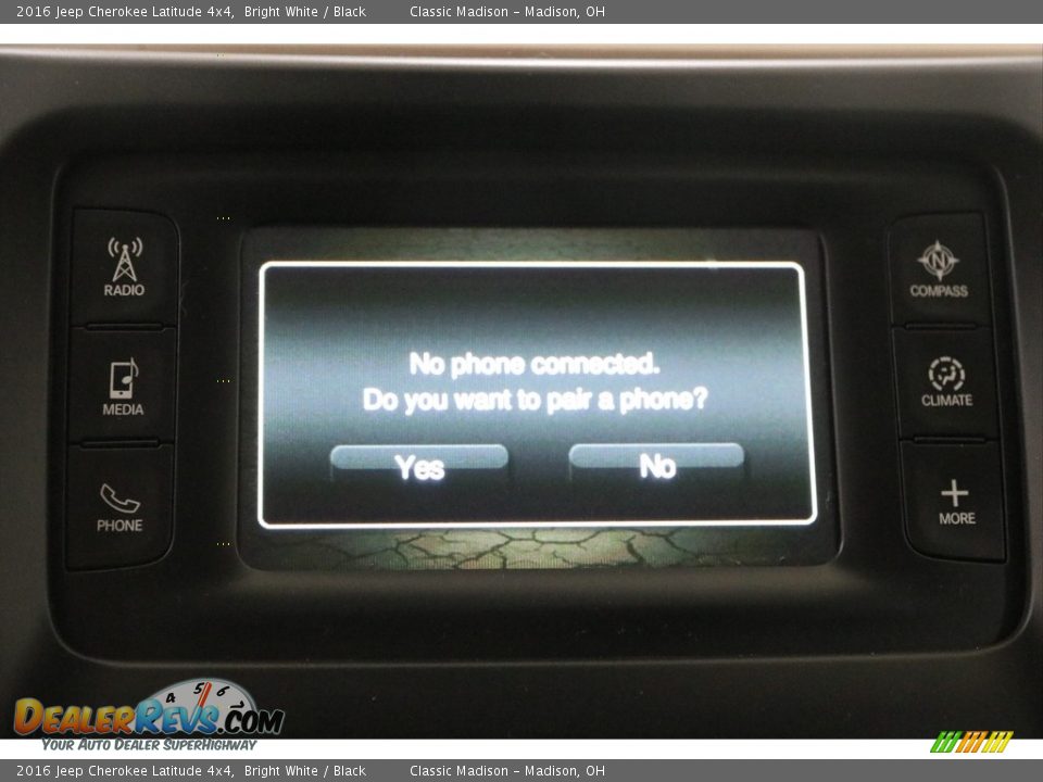 2016 Jeep Cherokee Latitude 4x4 Bright White / Black Photo #12