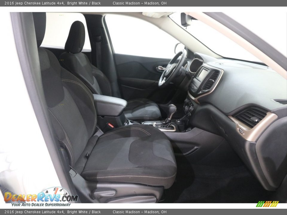 2016 Jeep Cherokee Latitude 4x4 Bright White / Black Photo #15