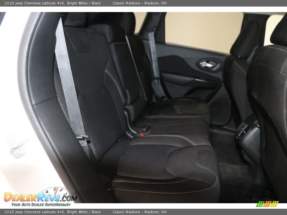 2016 Jeep Cherokee Latitude 4x4 Bright White / Black Photo #16