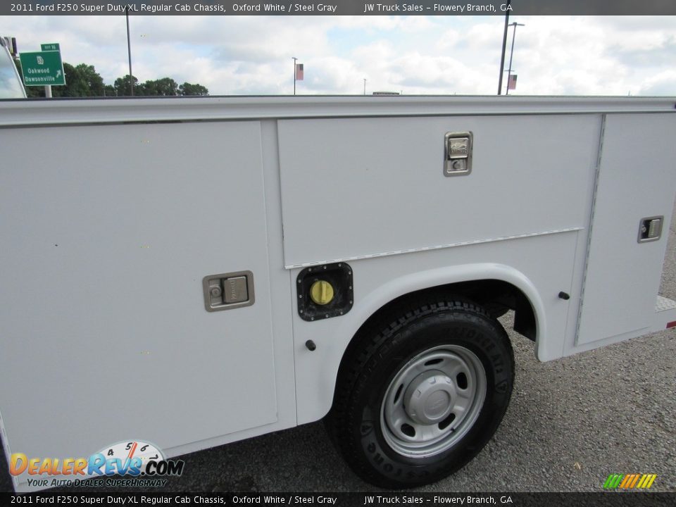 2011 Ford F250 Super Duty XL Regular Cab Chassis Oxford White / Steel Gray Photo #9