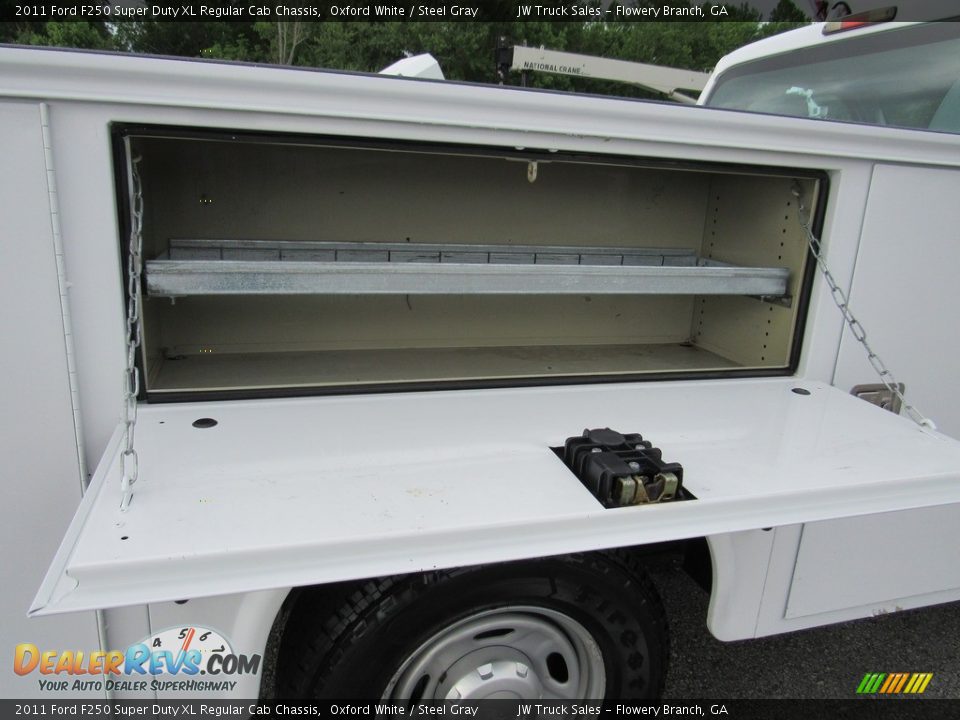 2011 Ford F250 Super Duty XL Regular Cab Chassis Oxford White / Steel Gray Photo #18
