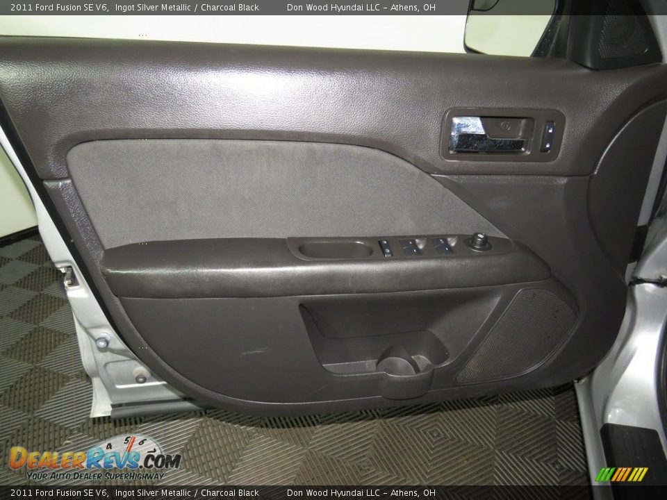 2011 Ford Fusion SE V6 Ingot Silver Metallic / Charcoal Black Photo #16
