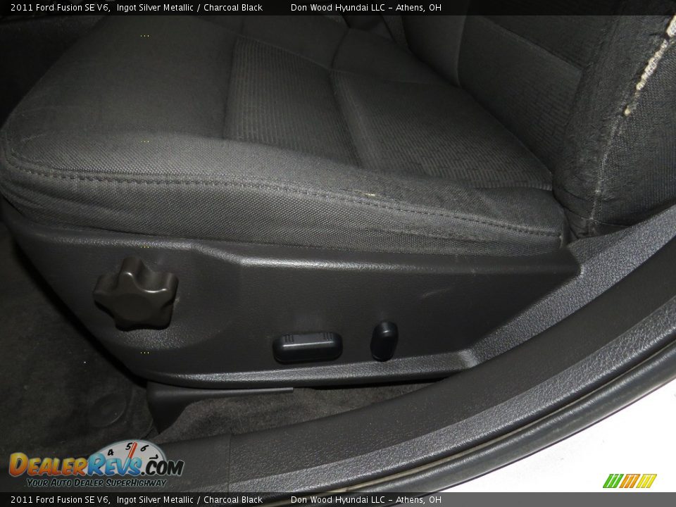 2011 Ford Fusion SE V6 Ingot Silver Metallic / Charcoal Black Photo #17