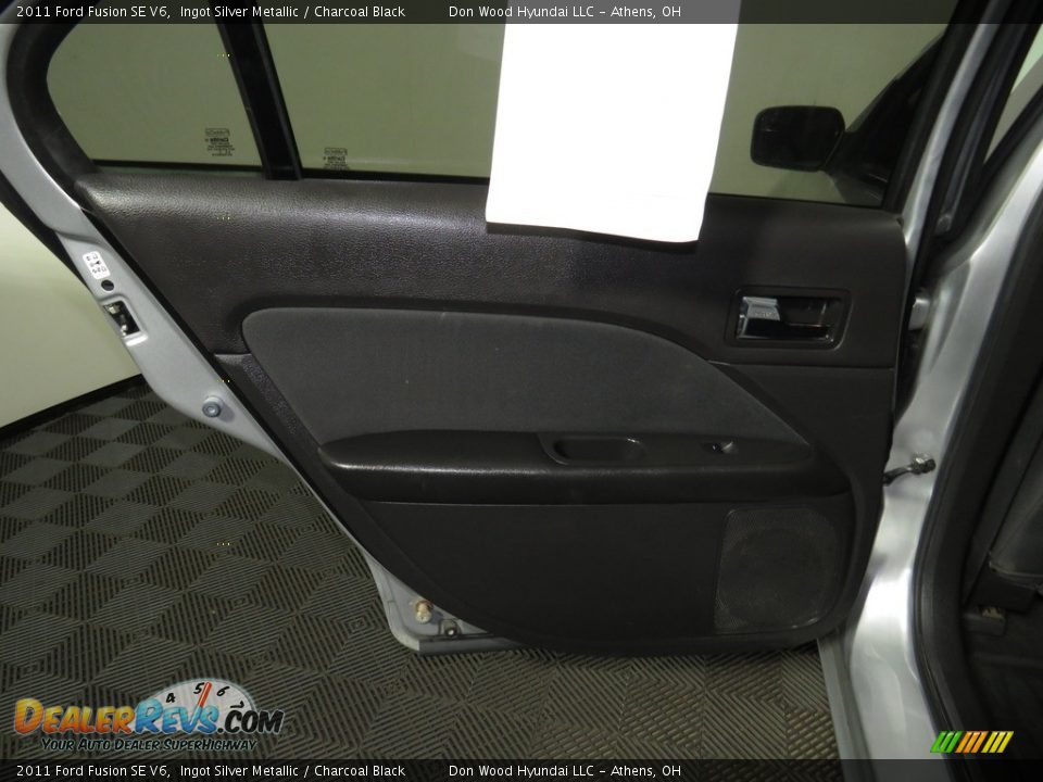 2011 Ford Fusion SE V6 Ingot Silver Metallic / Charcoal Black Photo #20