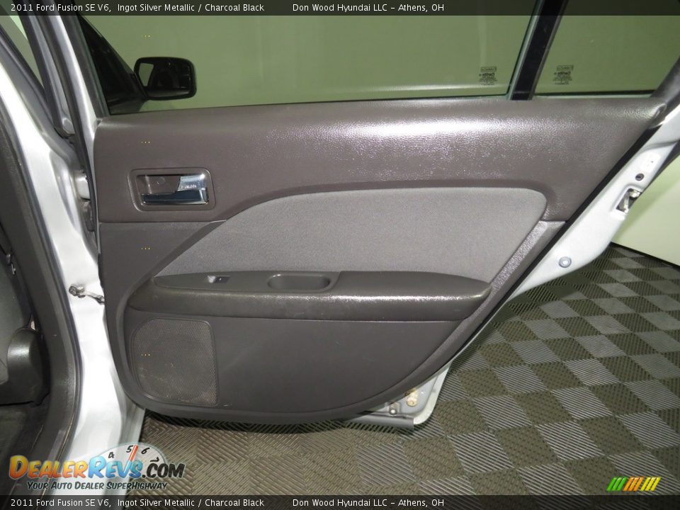 2011 Ford Fusion SE V6 Ingot Silver Metallic / Charcoal Black Photo #22