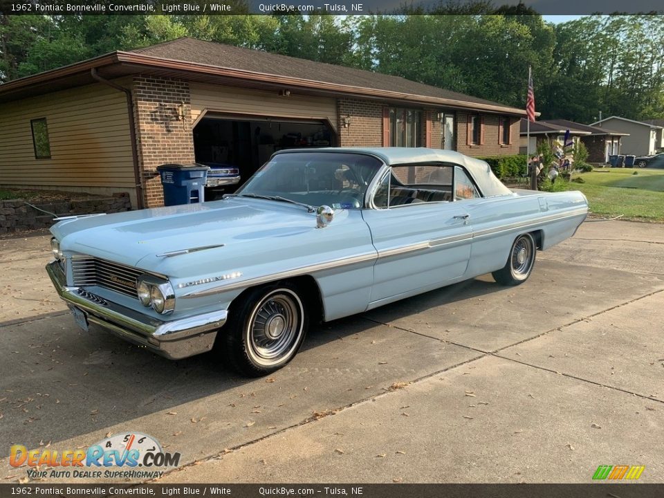 Front 3/4 View of 1962 Pontiac Bonneville Convertible Photo #1