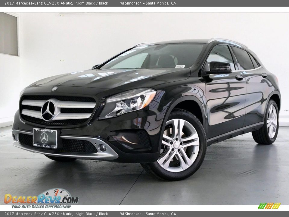 Front 3/4 View of 2017 Mercedes-Benz GLA 250 4Matic Photo #12