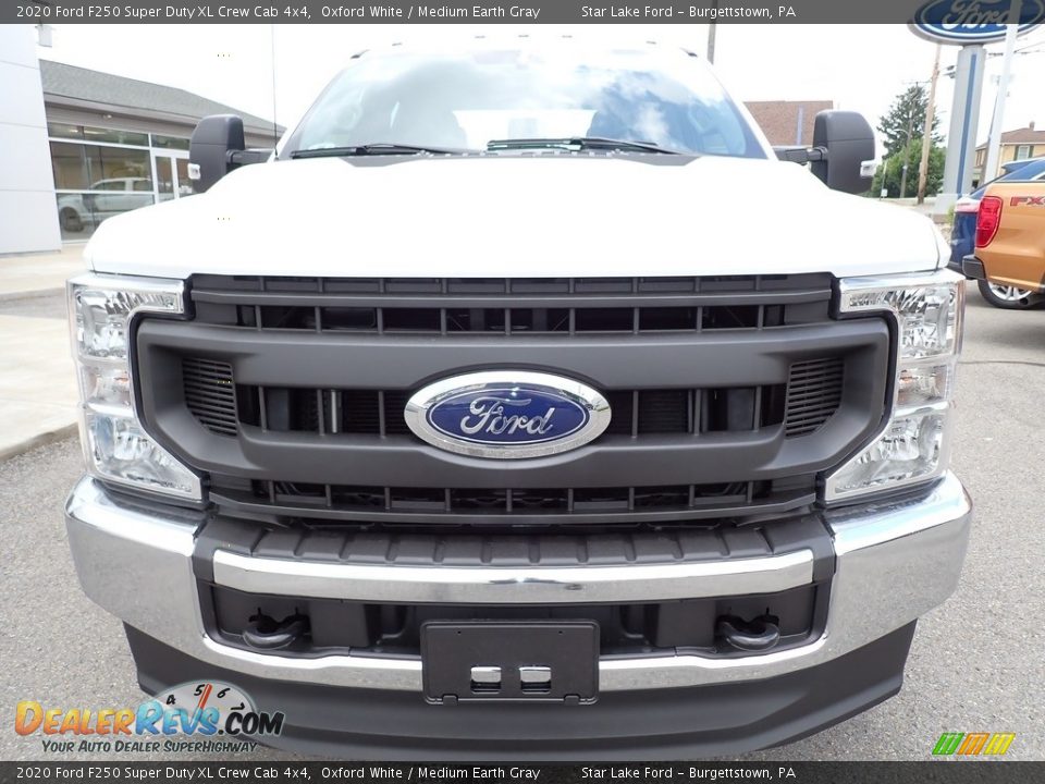 2020 Ford F250 Super Duty XL Crew Cab 4x4 Oxford White / Medium Earth Gray Photo #9