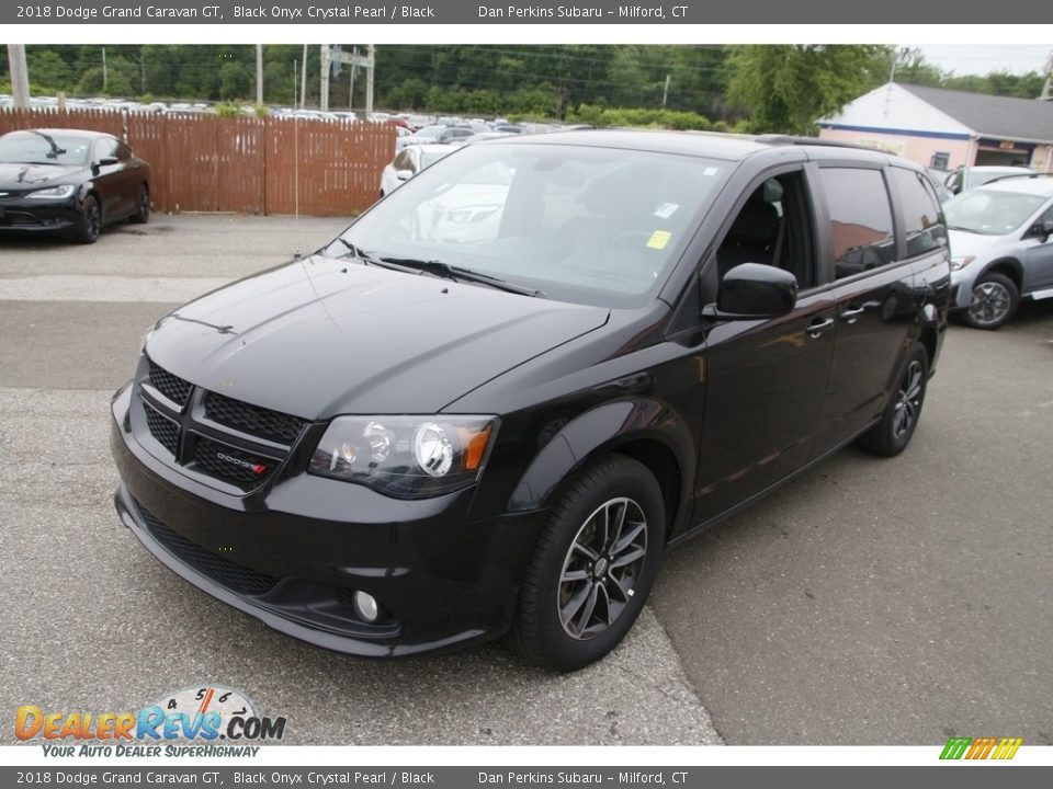 Front 3/4 View of 2018 Dodge Grand Caravan GT Photo #1