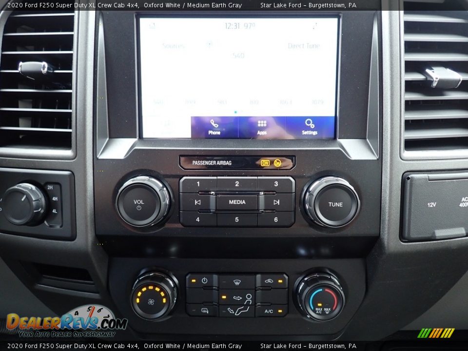 Controls of 2020 Ford F250 Super Duty XL Crew Cab 4x4 Photo #20
