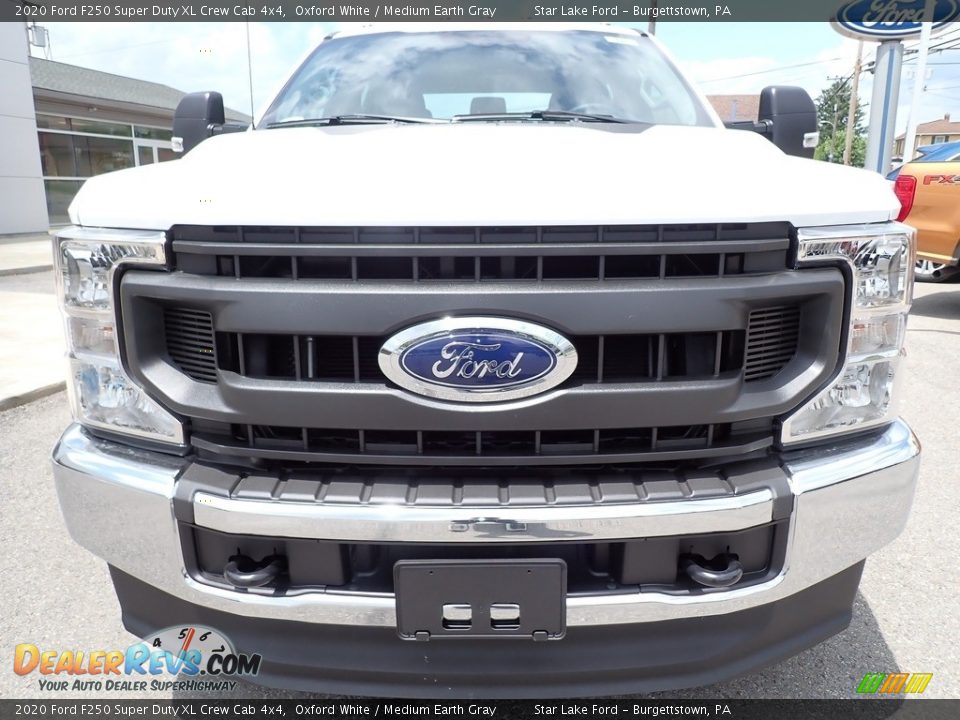 2020 Ford F250 Super Duty XL Crew Cab 4x4 Oxford White / Medium Earth Gray Photo #9