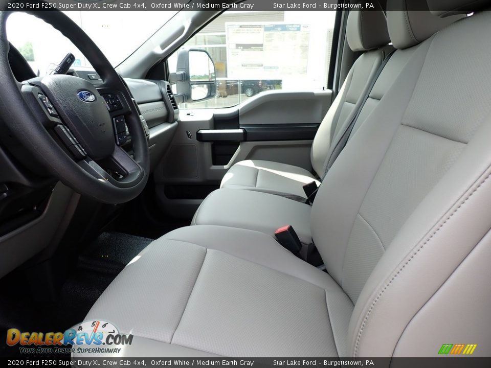 2020 Ford F250 Super Duty XL Crew Cab 4x4 Oxford White / Medium Earth Gray Photo #10
