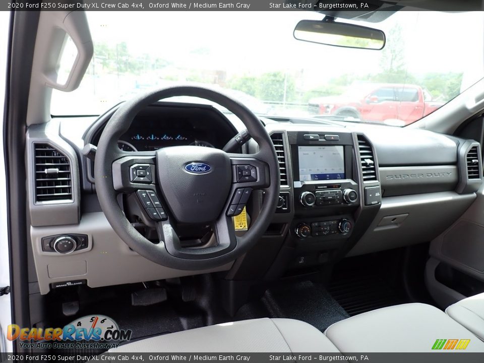 2020 Ford F250 Super Duty XL Crew Cab 4x4 Oxford White / Medium Earth Gray Photo #12