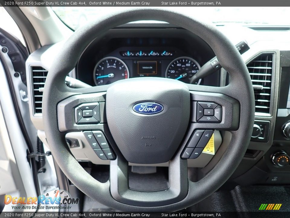 2020 Ford F250 Super Duty XL Crew Cab 4x4 Oxford White / Medium Earth Gray Photo #16