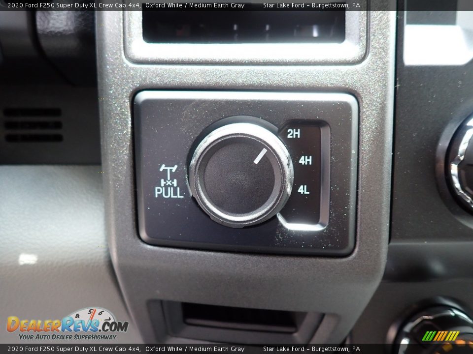 2020 Ford F250 Super Duty XL Crew Cab 4x4 Oxford White / Medium Earth Gray Photo #17