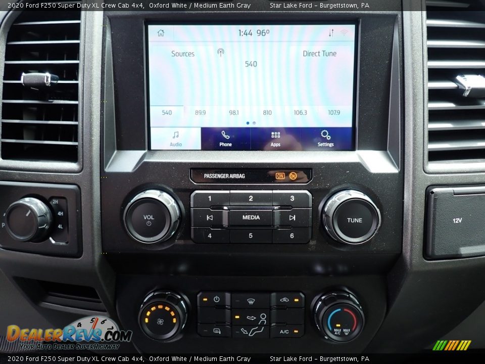 2020 Ford F250 Super Duty XL Crew Cab 4x4 Oxford White / Medium Earth Gray Photo #20