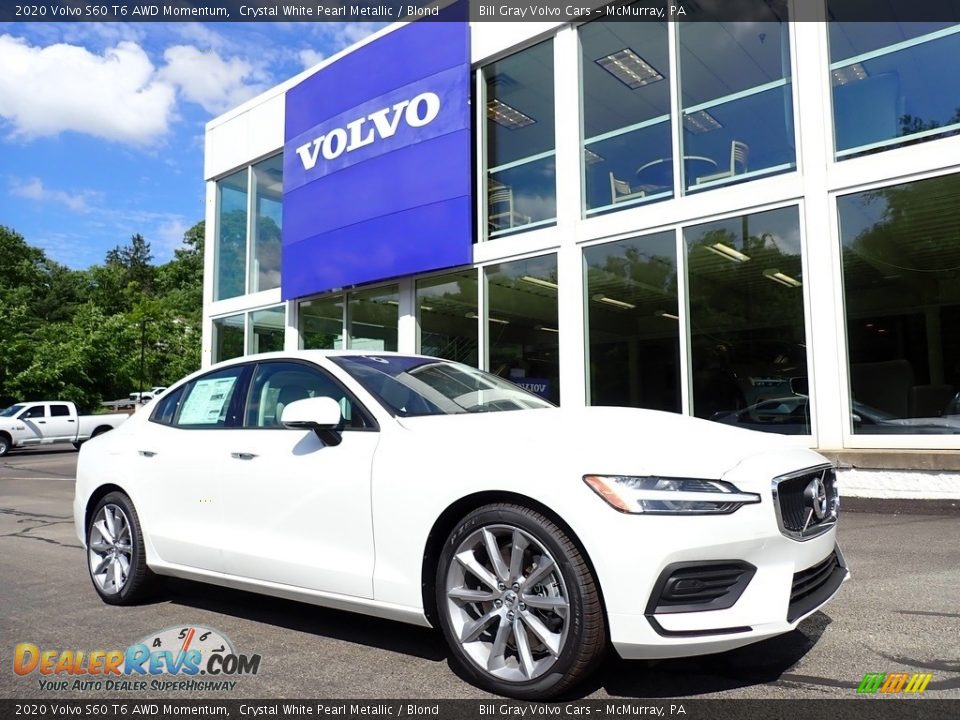 Front 3/4 View of 2020 Volvo S60 T6 AWD Momentum Photo #1