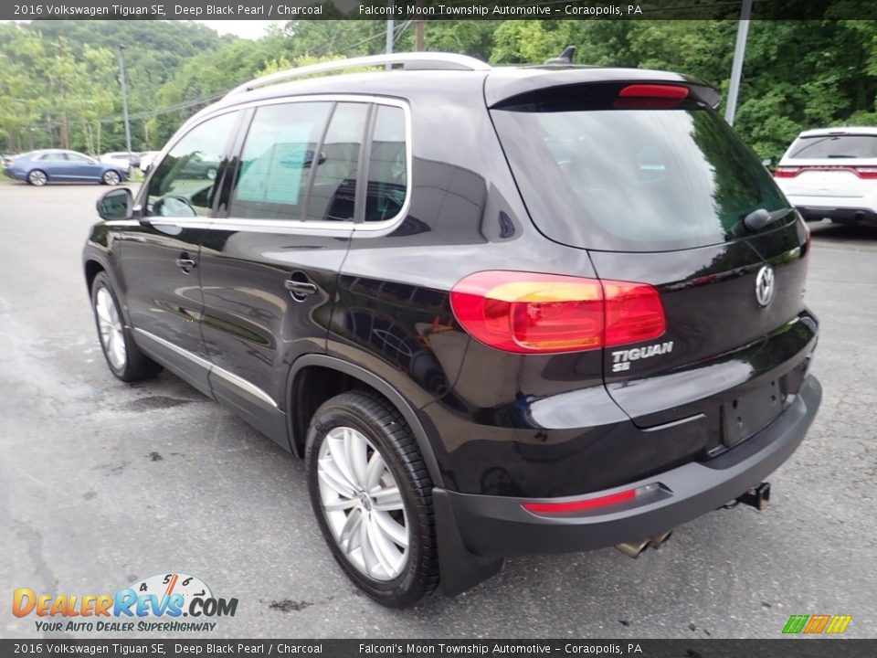 2016 Volkswagen Tiguan SE Deep Black Pearl / Charcoal Photo #5