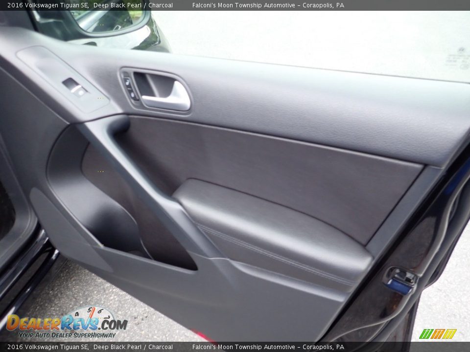 Door Panel of 2016 Volkswagen Tiguan SE Photo #13