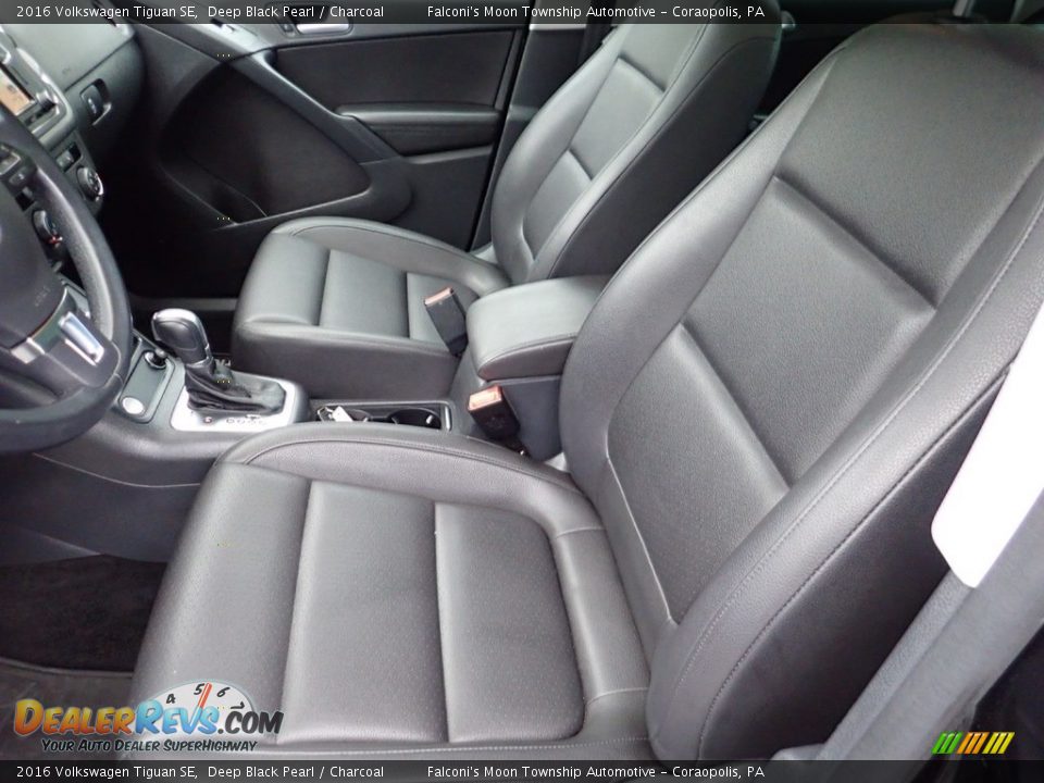 Front Seat of 2016 Volkswagen Tiguan SE Photo #15