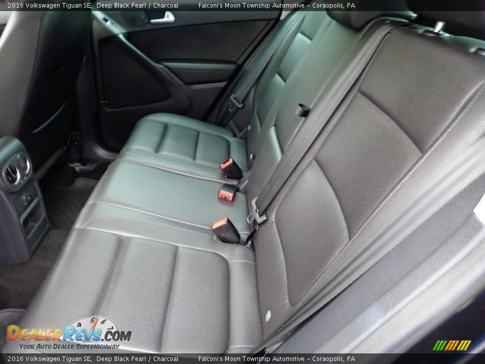 Rear Seat of 2016 Volkswagen Tiguan SE Photo #16