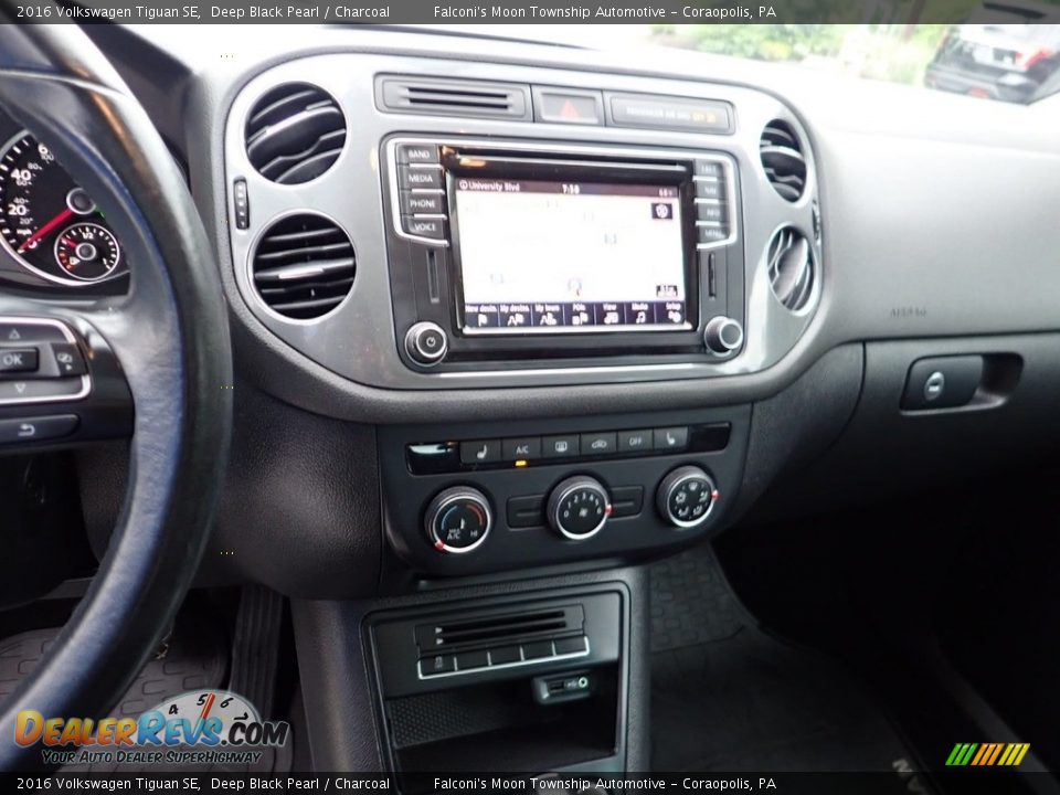 Controls of 2016 Volkswagen Tiguan SE Photo #22