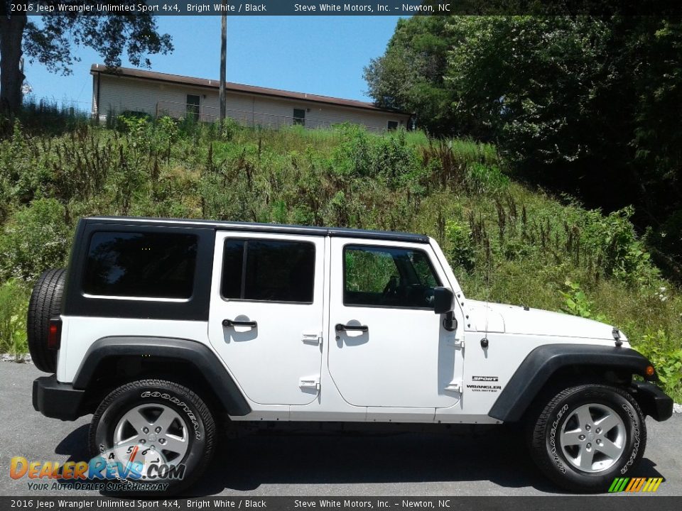 2016 Jeep Wrangler Unlimited Sport 4x4 Bright White / Black Photo #5