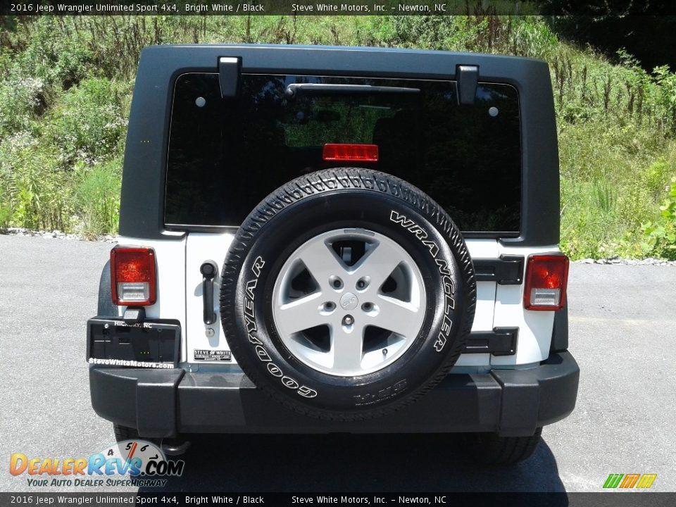 2016 Jeep Wrangler Unlimited Sport 4x4 Bright White / Black Photo #7