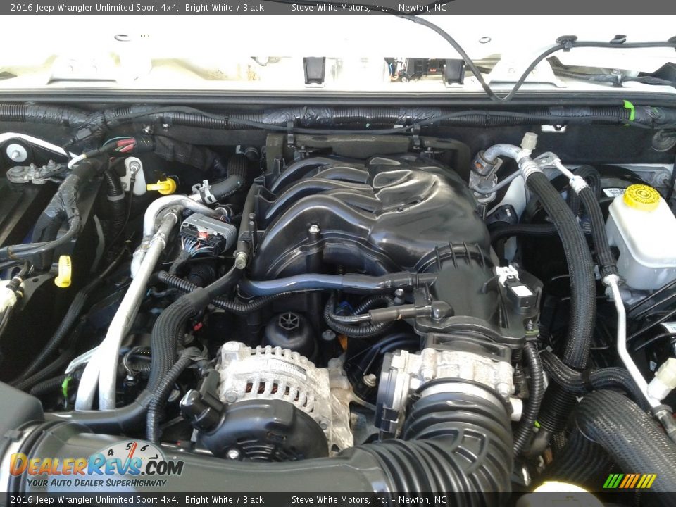 2016 Jeep Wrangler Unlimited Sport 4x4 Bright White / Black Photo #9
