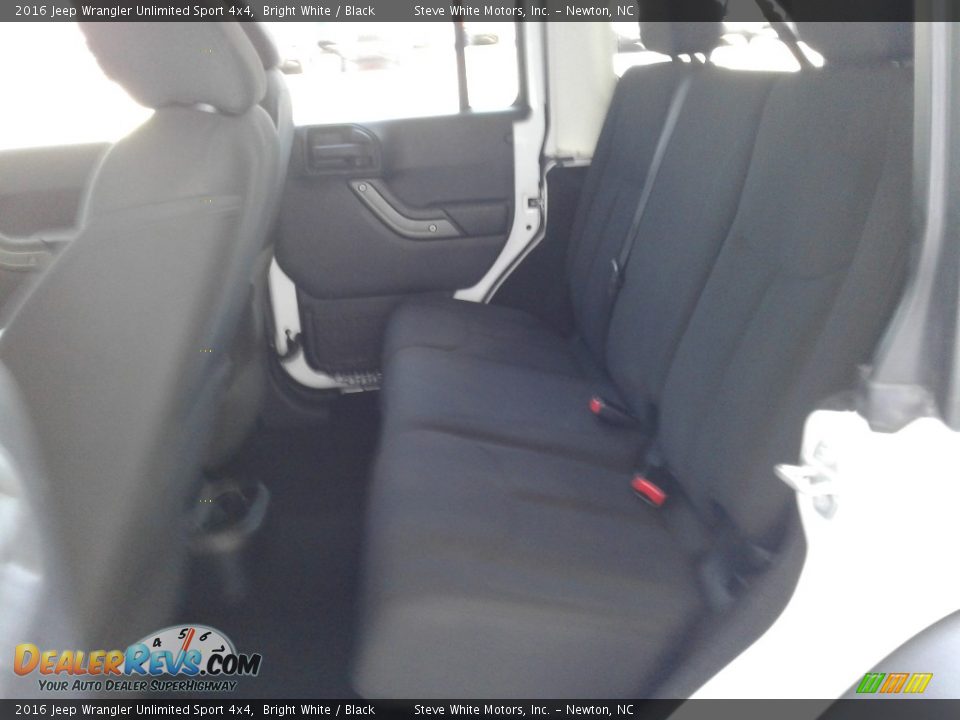2016 Jeep Wrangler Unlimited Sport 4x4 Bright White / Black Photo #13