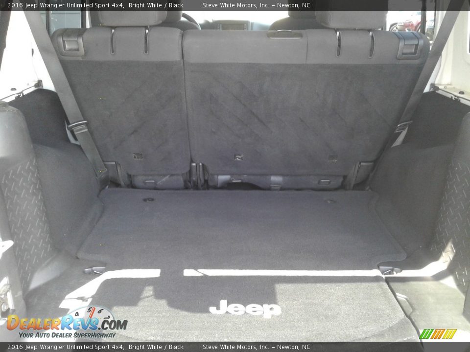 2016 Jeep Wrangler Unlimited Sport 4x4 Bright White / Black Photo #14