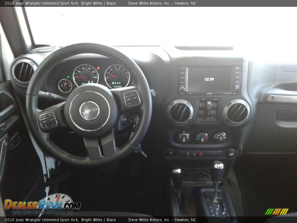 2016 Jeep Wrangler Unlimited Sport 4x4 Bright White / Black Photo #17