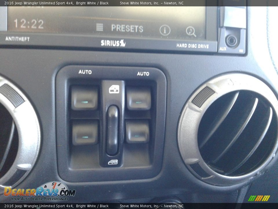 2016 Jeep Wrangler Unlimited Sport 4x4 Bright White / Black Photo #23