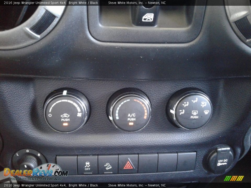 2016 Jeep Wrangler Unlimited Sport 4x4 Bright White / Black Photo #24