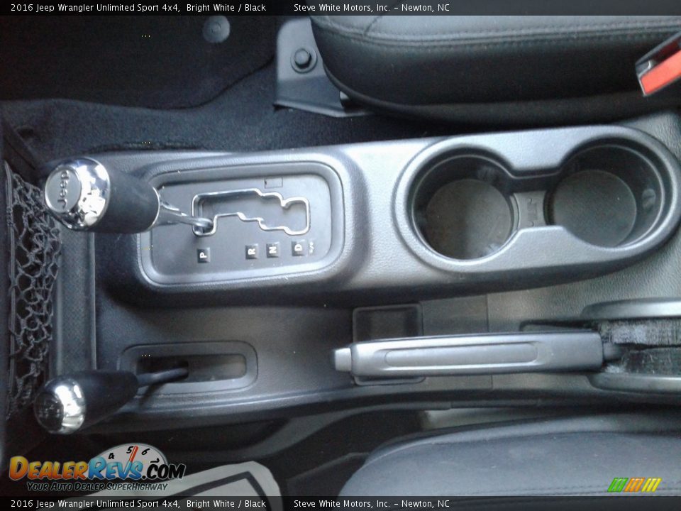 2016 Jeep Wrangler Unlimited Sport 4x4 Bright White / Black Photo #25
