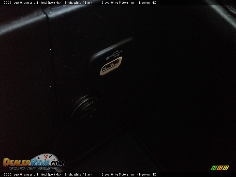 2016 Jeep Wrangler Unlimited Sport 4x4 Bright White / Black Photo #26