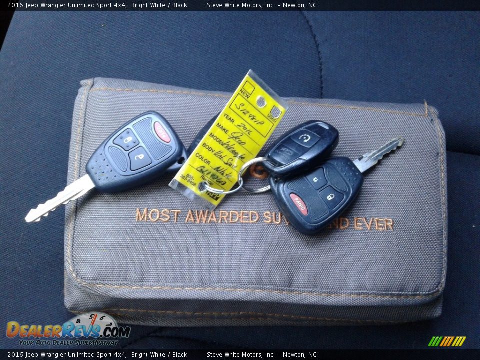 2016 Jeep Wrangler Unlimited Sport 4x4 Bright White / Black Photo #27