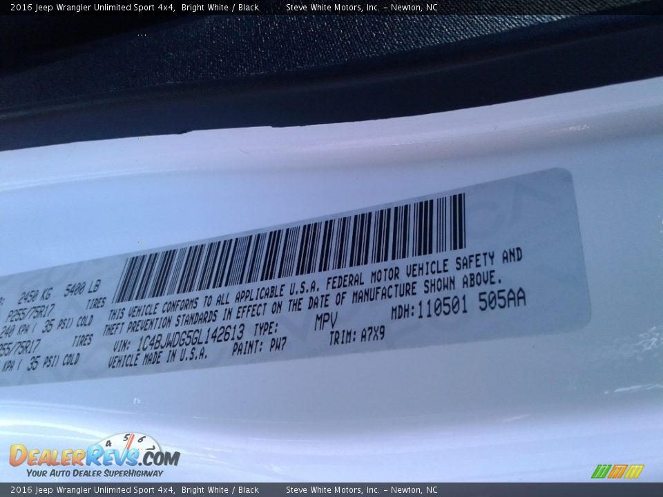 2016 Jeep Wrangler Unlimited Sport 4x4 Bright White / Black Photo #28