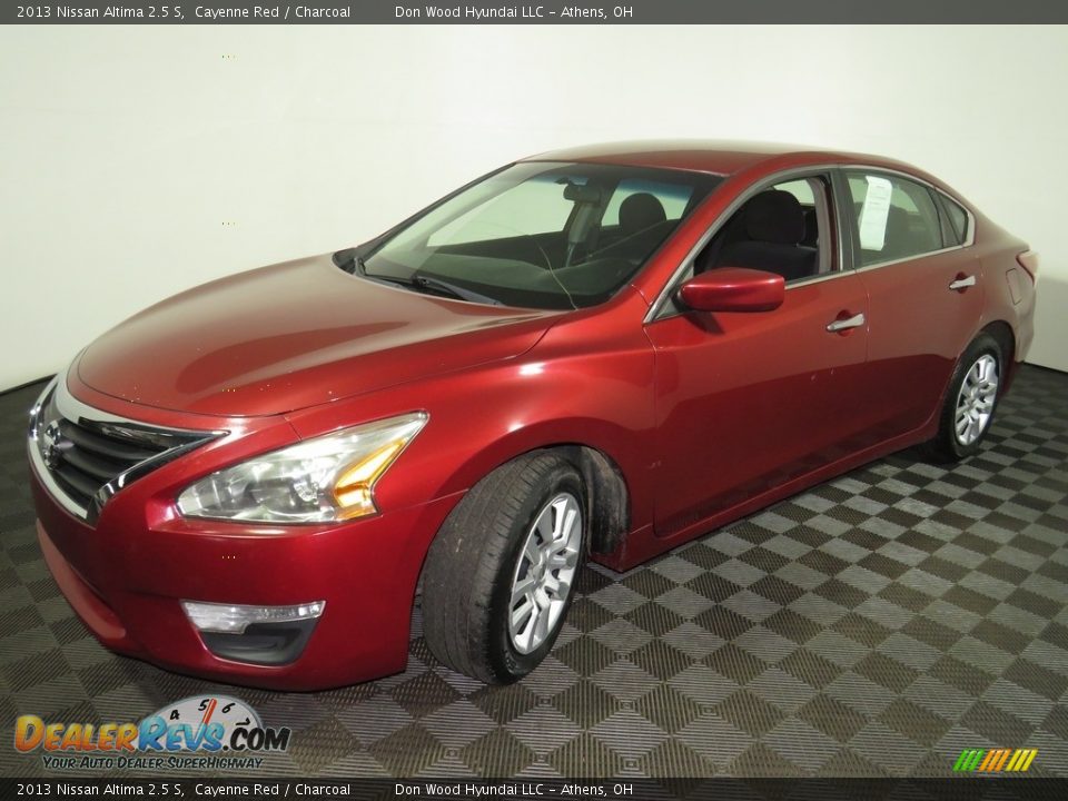 2013 Nissan Altima 2.5 S Cayenne Red / Charcoal Photo #7