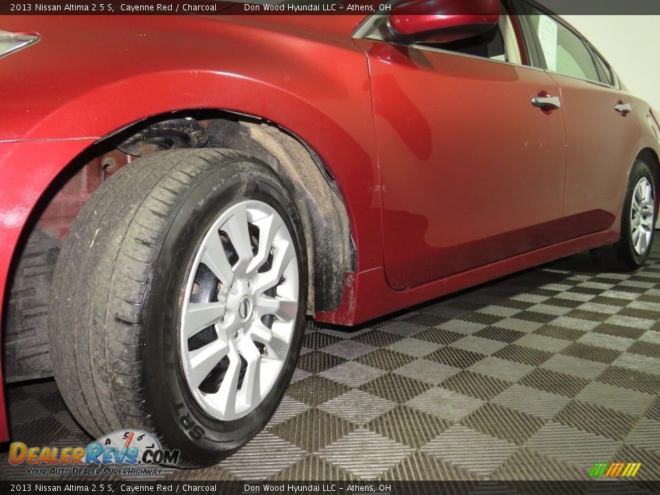 2013 Nissan Altima 2.5 S Cayenne Red / Charcoal Photo #8