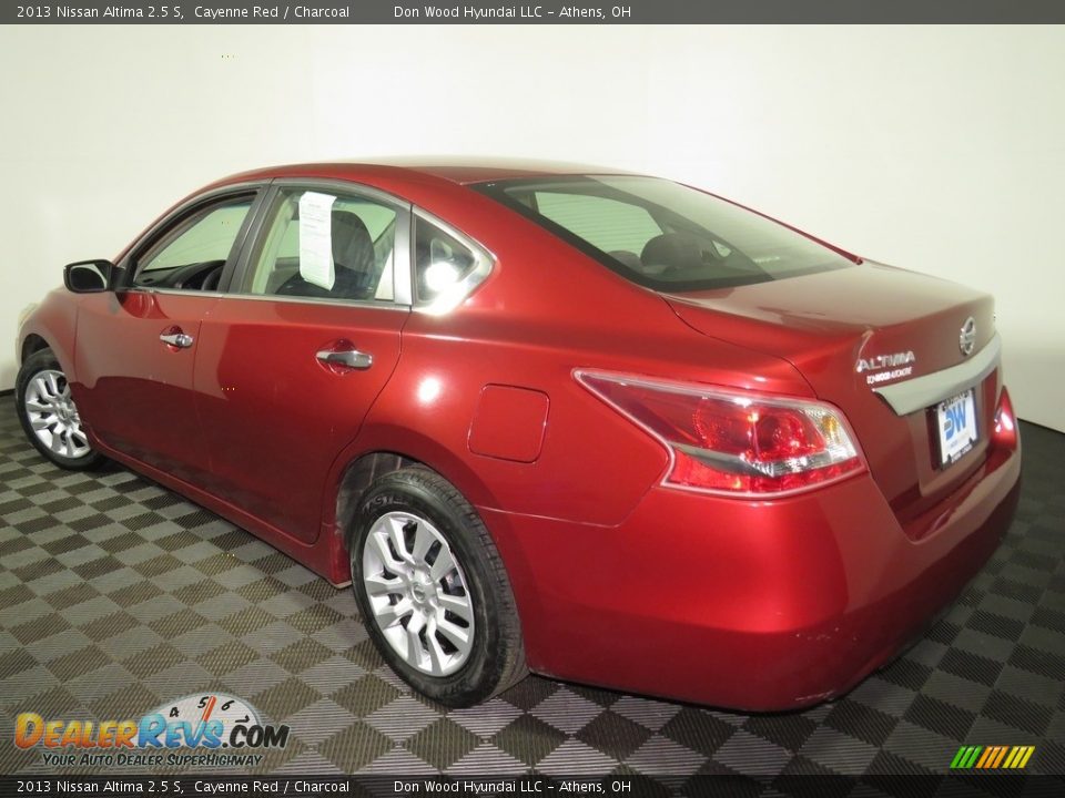 2013 Nissan Altima 2.5 S Cayenne Red / Charcoal Photo #9