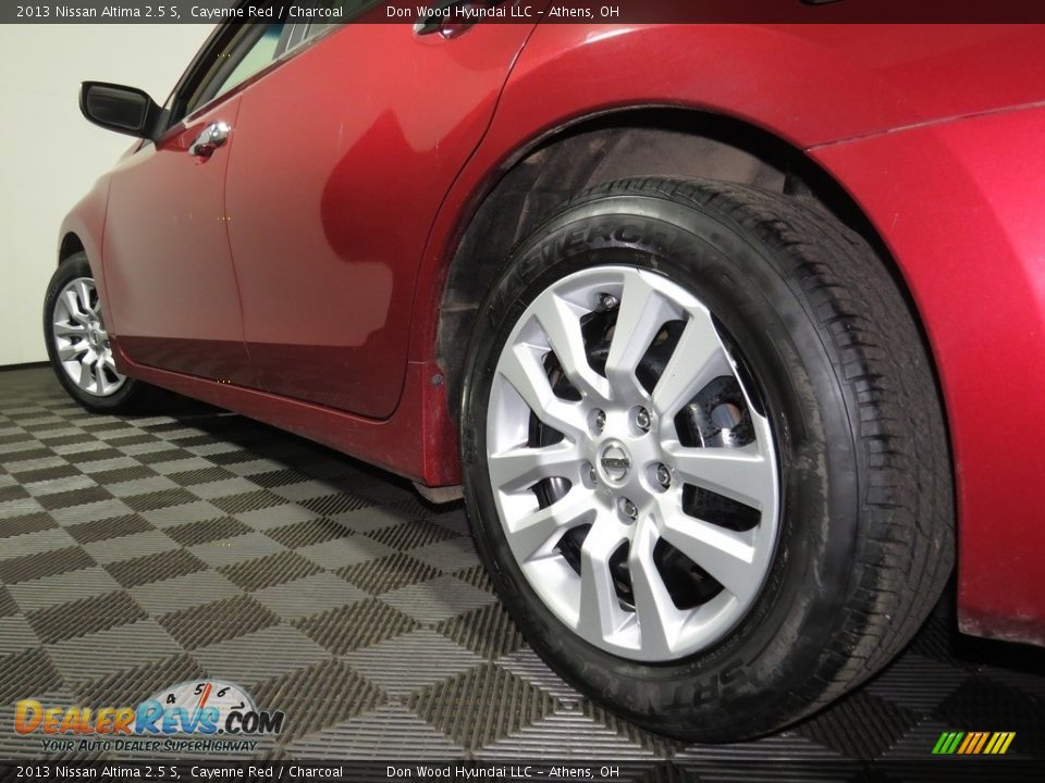 2013 Nissan Altima 2.5 S Cayenne Red / Charcoal Photo #10
