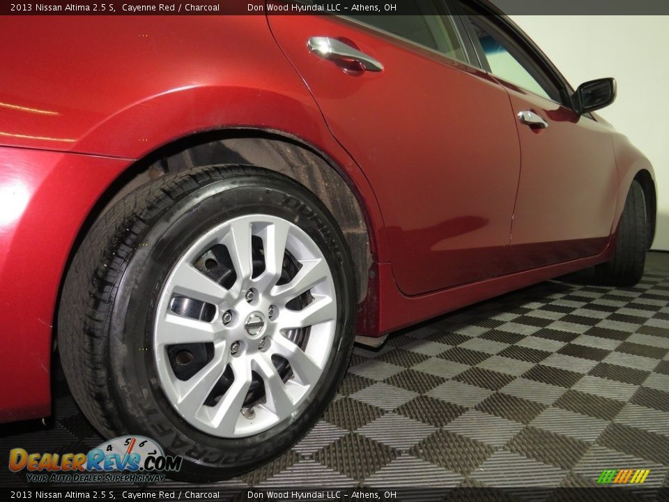 2013 Nissan Altima 2.5 S Cayenne Red / Charcoal Photo #15